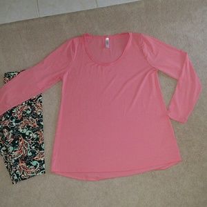NWOT Lularoe Lynnae Top